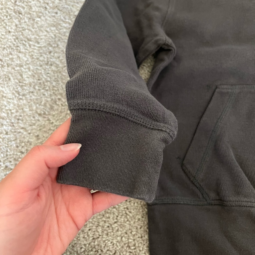 🔘GAP: Boy size M, charcoal pullover sweater w/buttons & front pocket, preowned🔘 - Picture 8 of 10